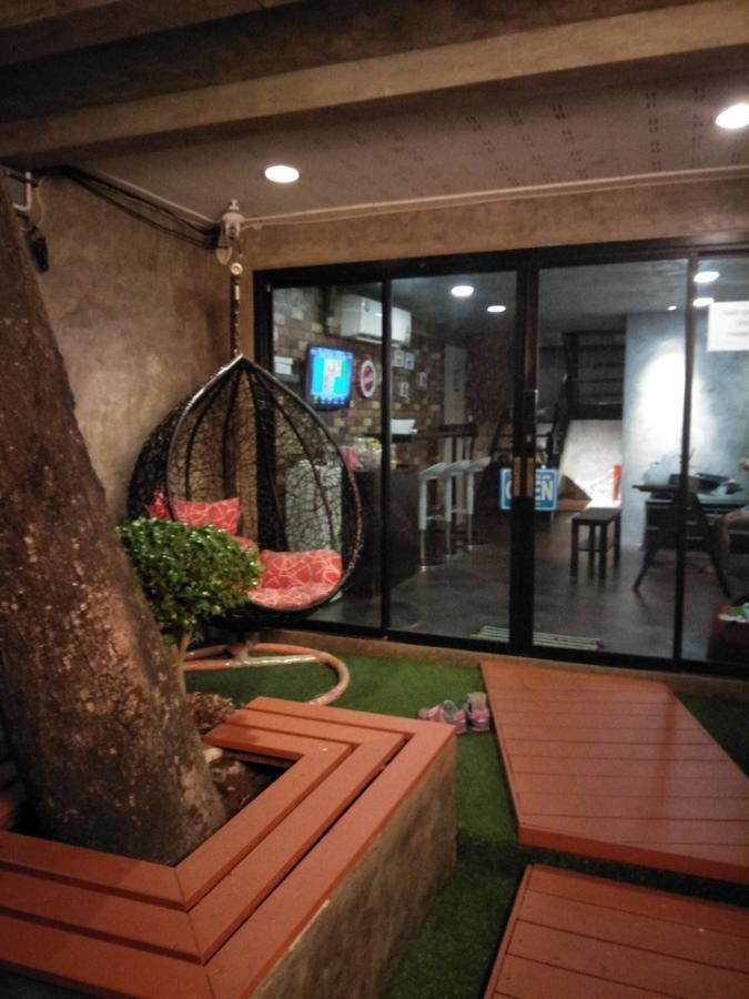 Badu Sukhumvit Dormitory Bangkok Exterior photo