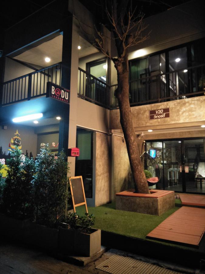 Badu Sukhumvit Dormitory Bangkok Exterior photo