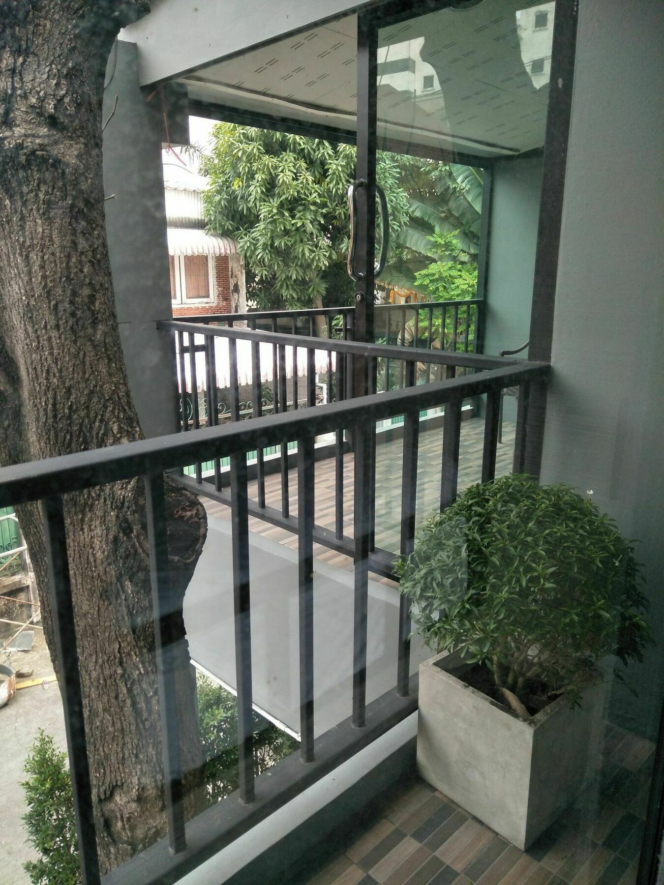 Badu Sukhumvit Dormitory Bangkok Exterior photo