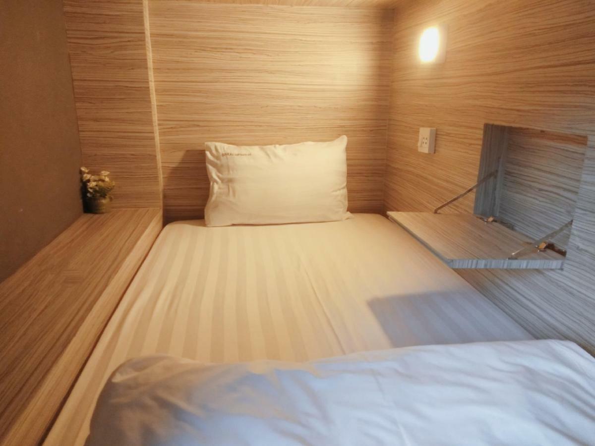Badu Sukhumvit Dormitory Bangkok Exterior photo