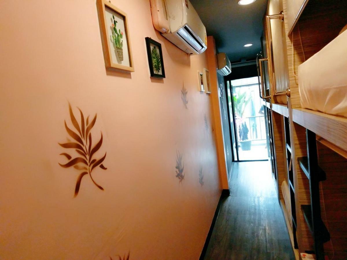 Badu Sukhumvit Dormitory Bangkok Exterior photo