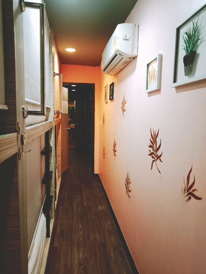 Badu Sukhumvit Dormitory Bangkok Exterior photo