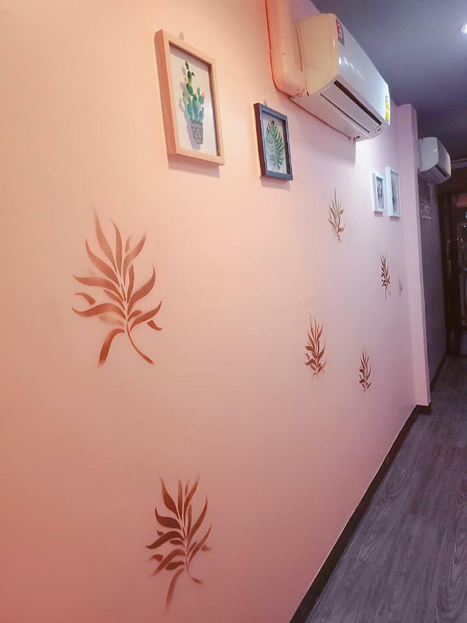 Badu Sukhumvit Dormitory Bangkok Exterior photo
